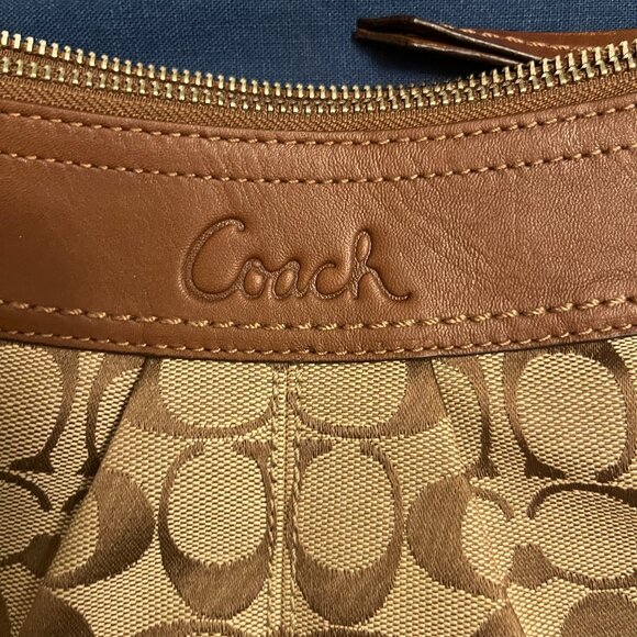 *Like New* Coach Light Brown/Chocolate Brown Shoulder Purse Front Zipper Pocket - Picture 2 of 9